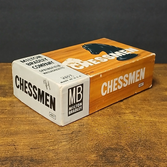 Vintage 1958 Chessmen By Milton Bradley Company “4807” Made in USA, Red & White - Picture 6 of 8